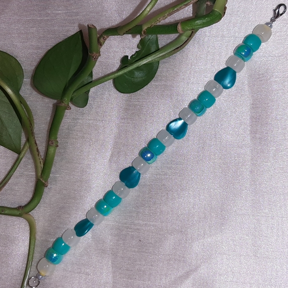 Blue Heart Bead Bracelet - Picture 2 of 3